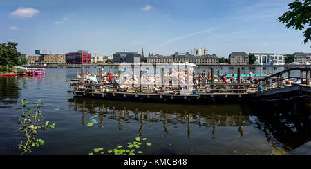 Badeschiff im Fluss Spree bei Sonnenuntergang, Badeschiff, Berlin, Germany Stockfoto