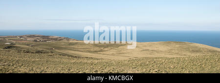 Landschaft Panorama Panoramablick auf das grüne Gras Hügel auf dem Berg des Great Orme in Llandudno, Wales. Stockfoto