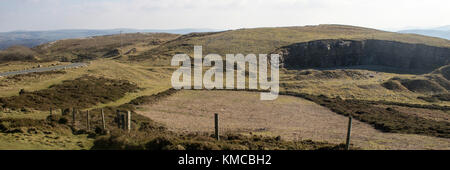 Landschaft Panorama Panoramablick auf das grüne Gras Hügel auf dem Berg des Great Orme in Llandudno, Wales. Stockfoto