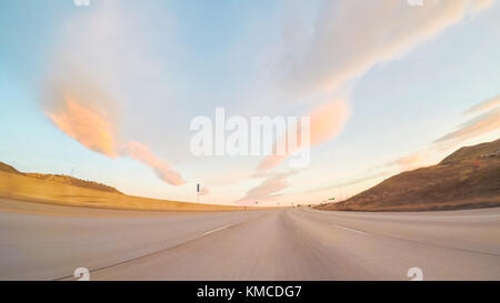 POV point of view - Fahren von Westen auf der Autobahn 470 Bei er Anfang des Winters. Stockfoto