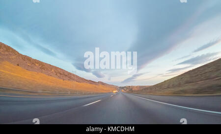 POV point of view - Fahren von Westen auf der Autobahn 470 Bei er Anfang des Winters. Stockfoto