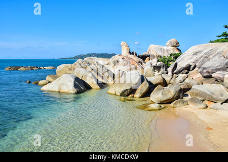 Felsigen Küste Strand Hin Ta Hin Yai, berühmte Sehenswürdigkeiten auf der Insel Samui, Thailand Stockfoto