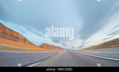 POV point of view - Fahren von Westen auf der Autobahn 470 Bei er Anfang des Winters. Stockfoto