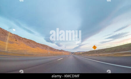 POV point of view - Fahren von Westen auf der Autobahn 470 Bei er Anfang des Winters. Stockfoto