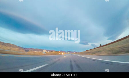 POV point of view - Fahren von Westen auf der Autobahn 470 Bei er Anfang des Winters. Stockfoto