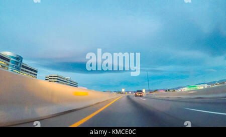 POV point of view - Fahren von Westen auf der Autobahn 470 Bei er Anfang des Winters. Stockfoto