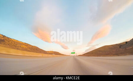 POV point of view - Fahren von Westen auf der Autobahn 470 Bei er Anfang des Winters. Stockfoto