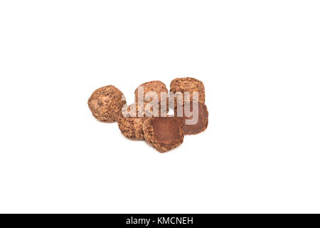 Handgemachte Schokolade Trüffel closeup isoliert auf weißem Stockfoto