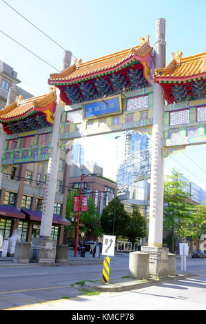 Das Eingangstor zu den Vancouver Chinatown. Stockfoto