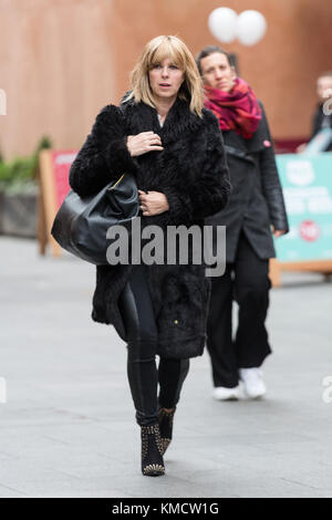 London, Großbritannien. 5. Dezember 2017. Kate garraway Blätter global radio Studios in London. Credit: Vickie Flores/alamy leben Nachrichten Stockfoto