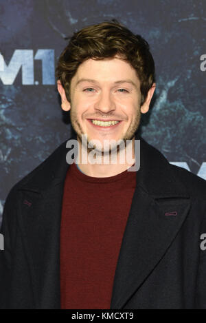 Berlin, Deutschland. Dezember 2017. Iwan Rheon bei der Premiere des Films Alien Invasion: S.U.M.1 im Cinestar im Sony Center am Potsdamer Platz in Berlin, Deutschland, Montag, 4. Dezember 2017 *** Lokale Bildunterschrift *** | Verwendung weltweit Credit: dpa/Alamy Live News Stockfoto