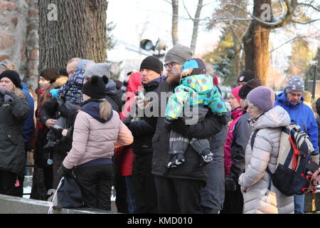 Vantaa, Finnland. 6 Dez, 2017. Finnen Gedenken an den Zweiten Weltkrieg finnische Lote in den Friedhof am Unabhängigkeitstag gefallen. Credit: Heini Kettunen/Alamy leben Nachrichten Stockfoto