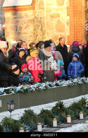 Vantaa, Finnland. 6 Dez, 2017. Finnen Gedenken an den Zweiten Weltkrieg finnische Lote in den Friedhof am Unabhängigkeitstag gefallen. Credit: Heini Kettunen/Alamy leben Nachrichten Stockfoto