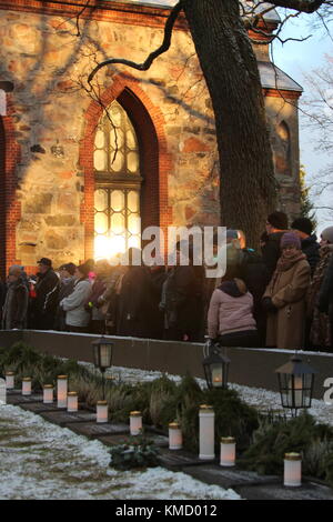 Vantaa, Finnland. 6 Dez, 2017. Finnen Gedenken an den Zweiten Weltkrieg finnische Lote in den Friedhof am Unabhängigkeitstag gefallen. Credit: Heini Kettunen/Alamy leben Nachrichten Stockfoto