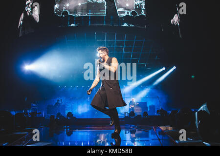 Leeds, Großbritannien. Dezember 2017. Adam Lambert tritt mit Queen in der Leeds First Direct Arena auf, 2017 Credit: Myles Wright/ZUMA Wire/Alamy Live News Stockfoto