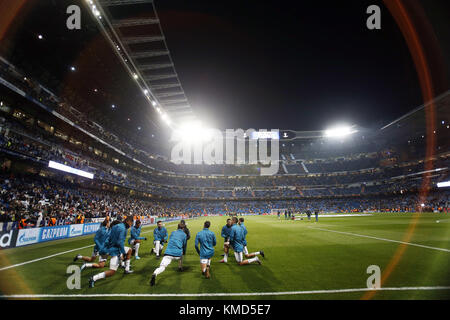 Madrid, Spanien. 6 Dez, 2017. Real Madrid Team während der Warmlaufphase des Teams vor dem Spiel zwischen Real Madrid und Borussia Dortmund im Estadio Santiago Bernabéu. Credit: Manu Reino/SOPA/ZUMA Draht/Alamy leben Nachrichten Stockfoto