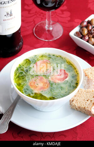 Caldo Verde Suppe, O Muro Antigo Restaurante, Porto, Portugal Stockfoto