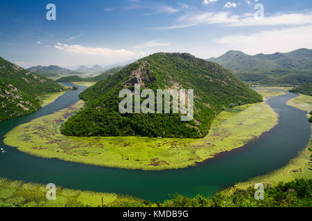 Canyon des Flusses Crnojevica, Montenegro, Luftbild. Stockfoto