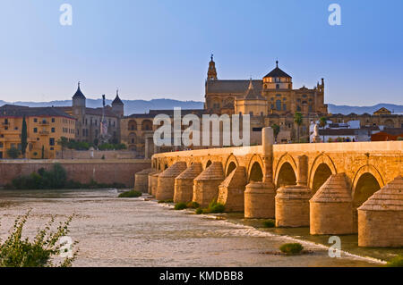 Puente Romano Römische Brücke Cordoba Andalusien Spanien Stockfoto