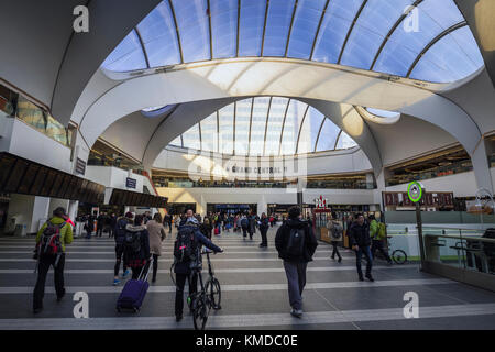 BIRMINGHAM, Großbritannien - 01 Dezember, 2017: Die Menschen in der Grand Central Station entfernt. Stockfoto