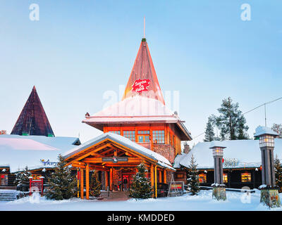 Rovaniemi, Finnland - 6. März 2017: Eingang bei Santa Büro von Santa Claus Village, Rovaniemi, Lappland, Finnland, Polarkreis im Winter. Stockfoto