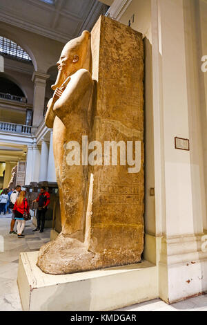 Eine große Kalkstein Statue eines Pharaos, wahrscheinlich Ramses, im Ägyptischen Museum, Kairo, Ägypten, Nordafrika Stockfoto