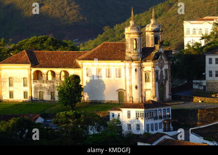 Kirche des Heiligen Franziskus von Assisi, Ouro Preto, Brasilien, in der Dämmerung Stockfoto