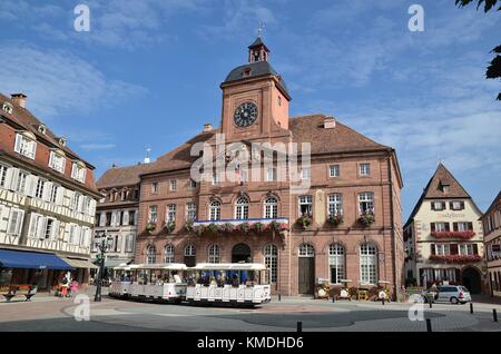 Eine typische Stadt des Elsass (Frankreich): Wissembourg: Das Rathaus Stockfoto