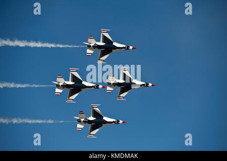 USAF Thunderbirds fliegen in den Iamond Opener 'Ausbildung in den Gowen Donner Airshow am 14. Oktober 2017 in Boise Idaho. Stockfoto