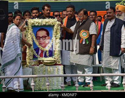 Kolkata, Indien. 06 Dez, 2017. yuba Trinamool Congress beobachtet Tag der Solidarität anlässlich des Dr. b r ambedkar 61. Todestages. Credit: sandip Saha/Pacific Press/alamy leben Nachrichten Stockfoto