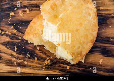 Traditionelle georgische Khachapuri Brot mit Käse Stockfoto