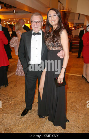 Gäste beim Deutschen Sportpresseball 2017 in der alten Oper in Frankfurt mit: Phong Lan Truong und Jan Hofer Wo: Frankfurt, Deutschland Wann: 05 Nov 2017 Guthaben: Becher/WENN.com Stockfoto