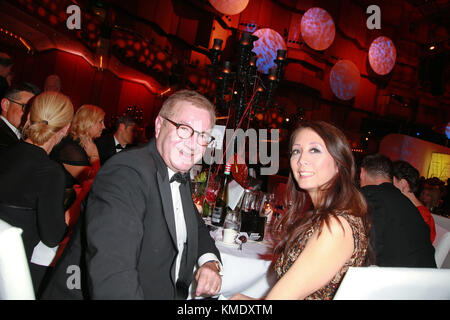 Gäste beim Deutschen Sportpresseball 2017 in der alten Oper in Frankfurt mit: Phong Lan Truong und Jan Hofer Wo: Frankfurt, Deutschland Wann: 05 Nov 2017 Guthaben: Becher/WENN.com Stockfoto