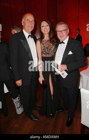 Gäste beim Deutschen Sportpresseball 2017 in der alten Oper in Frankfurt mit Laurenz Meyer, Phong Lan Truong und Jan Hofer Wo: Frankfurt, Deutschland Wann: 05 Nov 2017 Guthaben: Becher/WENN.com Stockfoto