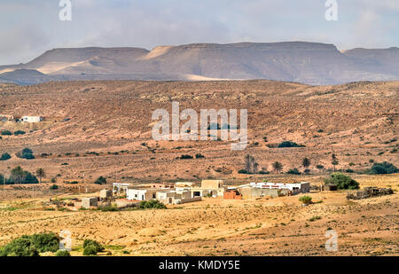 Typische tunesische Landschaft bei Ksar Ouled Soltane in der Nähe von tataouine Stockfoto