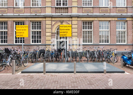 U-Bahn Notausstieg bei eerste Jacob Van Campen straat in Amsterdam, Niederlande Stockfoto