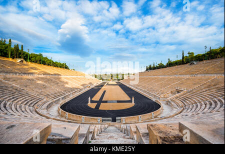 Panathenaic Stadion in Athen, Griechenland (Gastgeber der ersten modernen Olympischen Spiele in 1896), auch als kalimarmaro Was bedeutet gute Marmor Stein bekannt. Stockfoto