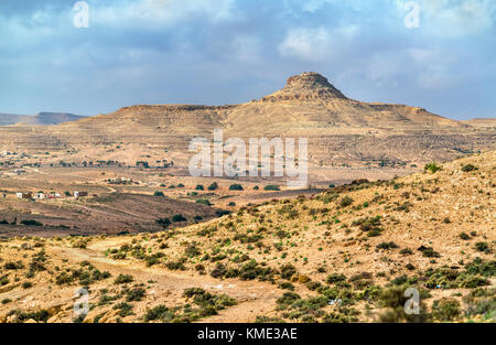 Typische South tunesische Landschaft bei Ksar Ouled Soltane in der Nähe von tataouine Stockfoto