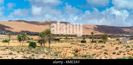 Typische tunesische Landschaft bei Ksar Ouled Soltane in der Nähe von tataouine Stockfoto