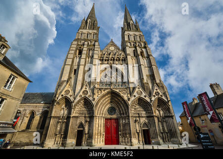 Die Fassade der Kathedrale Unserer Lieben Frau von Bayeux in der Normandie Stadt Bayeux Frankreich Stockfoto