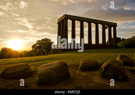 Sonnenaufgang über Edinburgh vom Calton Hill Stockfoto