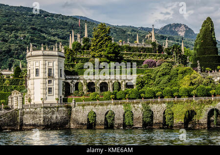 Isola Bella eine natürliche Schatz auch durch menschliche Eingriffe reicher gemacht; es war schon immer einer der beliebtesten Besucherattraktionen des Lago Maggiore. Stockfoto