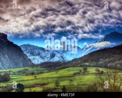 Naranjo de Bulnes (bekannt als picu urriellu) im Nationalpark Picos de Europa, Asturien, Spanien Stockfoto