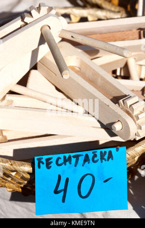 řehtačka, Velikonocni trh, Náměstí Míru, Praha, Ceska republika / ratchet, ostermarkt, Liberty Square, Prag, Tschechische republik Stockfoto