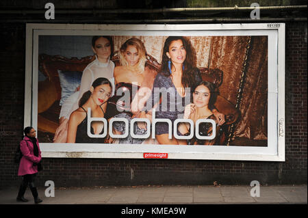 Ein Werbeplakat für boohoo der Online Shop im East Finchley, London Stockfoto
