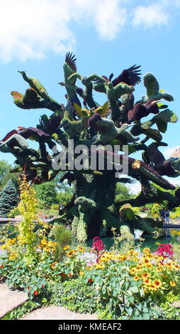 MOSAICULTURES INTERNATIONAL 2013 MONTREAL, Kanada, Juli 30 2013 : Ausstellung 'The Bird Tree'. Stockfoto