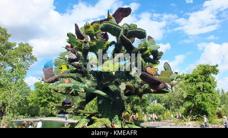 MOSAICULTURES INTERNATIONAL 2013 MONTREAL, Kanada, Juli 30 2013 : Ausstellung 'The Bird Tree'. Stockfoto