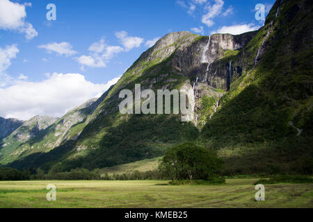 Gudvangen ist ein Ortsteil der Gemeinde Aurland, Sogn og Fjordane County, Norwegen. Stockfoto