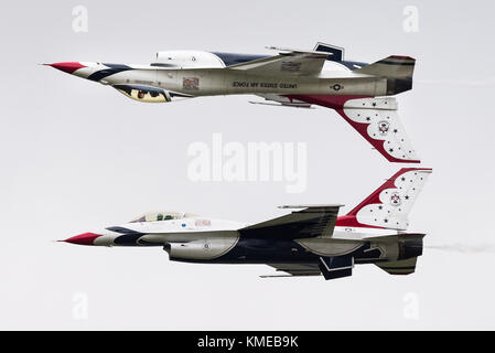 Die USAF militärische Formation team Thunderbirds im Flug an der Royal International Air Tattoo 2017 Faiford. Stockfoto