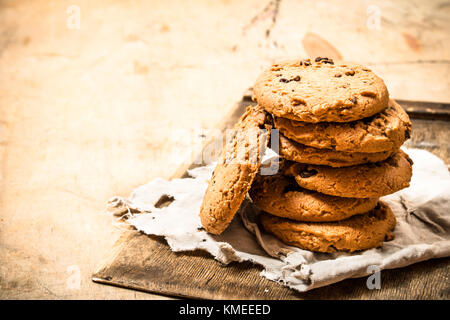 Oat cookies auf dem alten Stoff. auf Holz- Hintergrund. Stockfoto